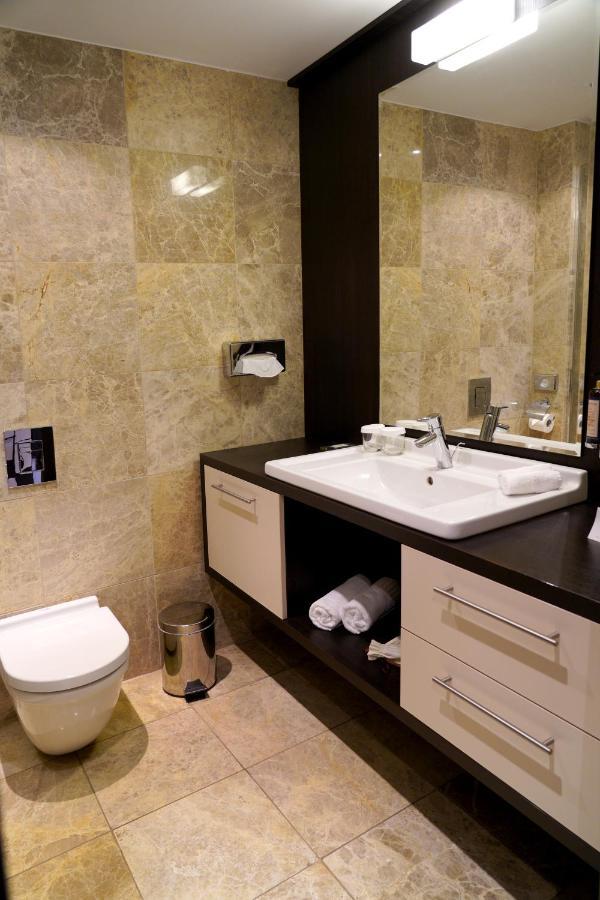 Hotel Mousson Michalovce Dış mekan fotoğraf
