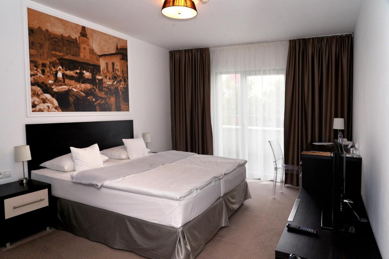 Hotel Mousson Michalovce Dış mekan fotoğraf