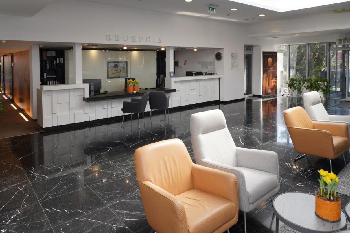 Hotel Mousson Michalovce Dış mekan fotoğraf