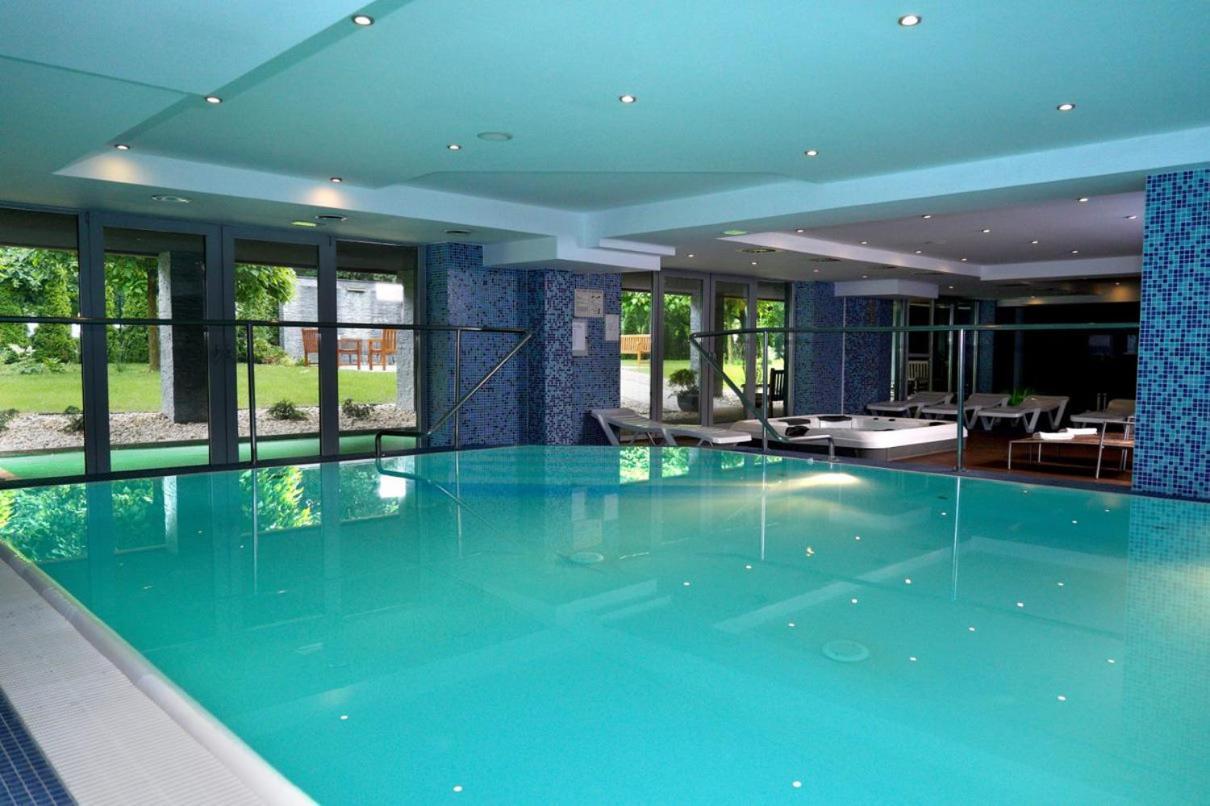 Hotel Mousson Michalovce Dış mekan fotoğraf