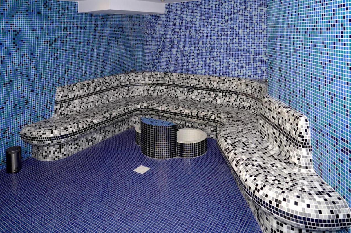 Hotel Mousson Michalovce Dış mekan fotoğraf