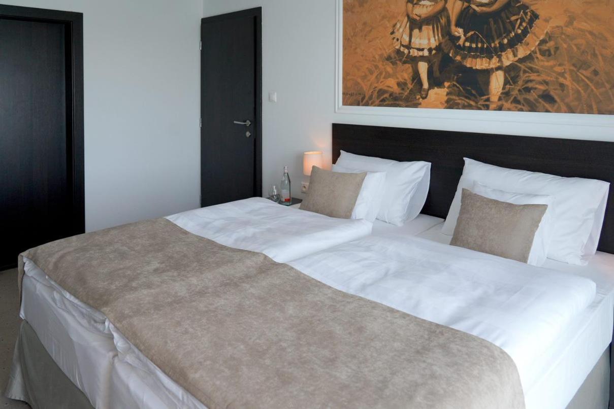 Hotel Mousson Michalovce Dış mekan fotoğraf