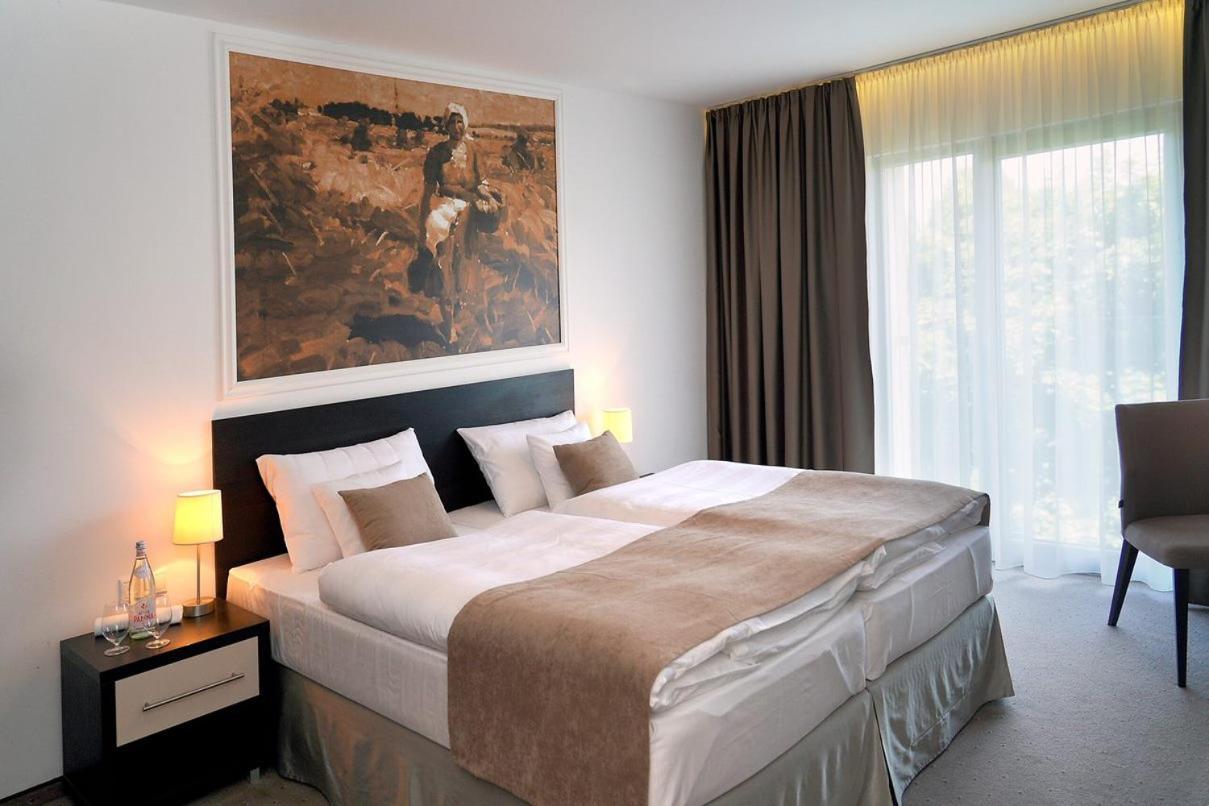 Hotel Mousson Michalovce Dış mekan fotoğraf
