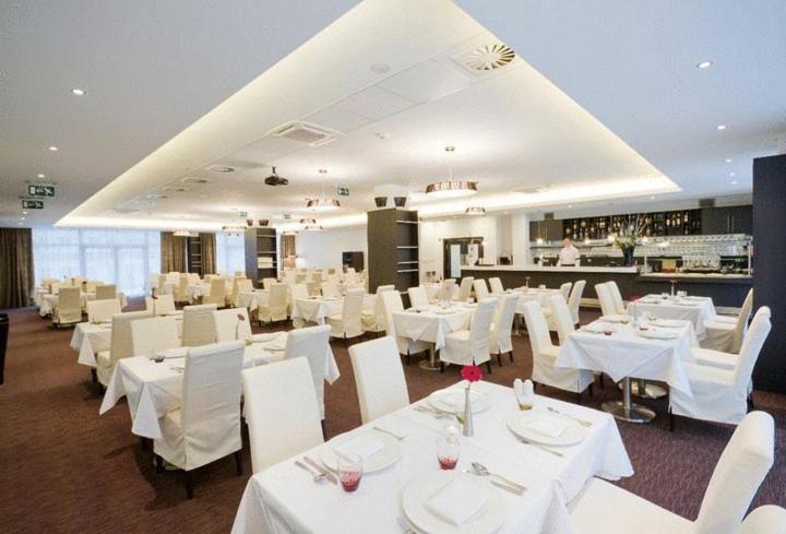 Hotel Mousson Michalovce Dış mekan fotoğraf