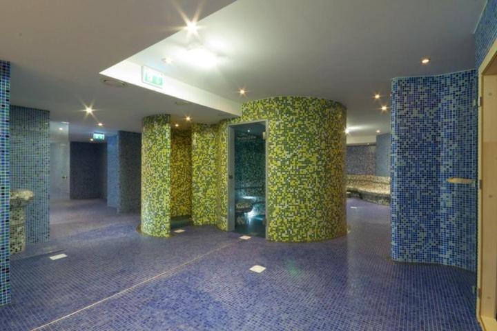 Hotel Mousson Michalovce Dış mekan fotoğraf